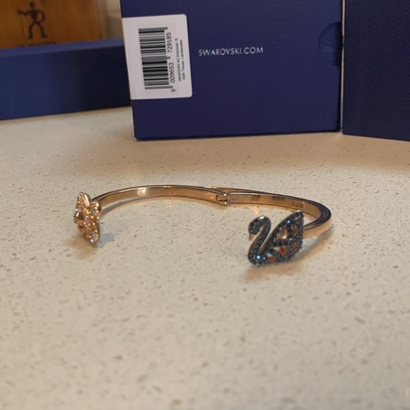 Swarovski Swan Bracelet - Picture 4 of 5
